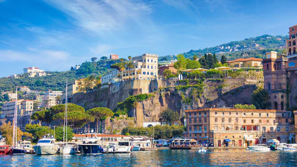 Come Arrivare a Sorrento: Guida Completa per il Tuo Viaggio