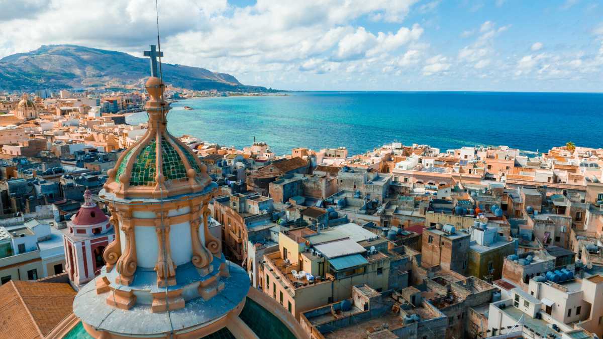Le Spiagge Più Belle di Ischia: Un Paradiso Naturale nel Golfo di Napoli