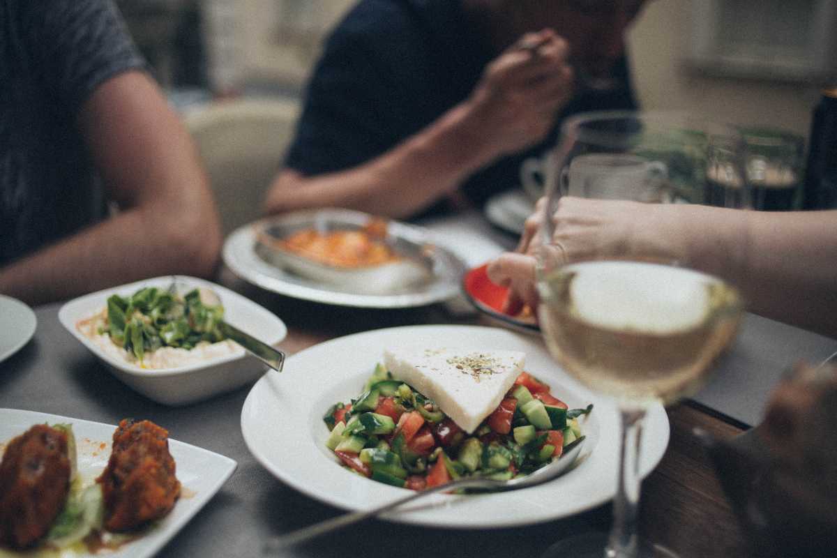 Panoramica dei piatti tipici del Cilento, includere ingredienti freschi e tradizionali
