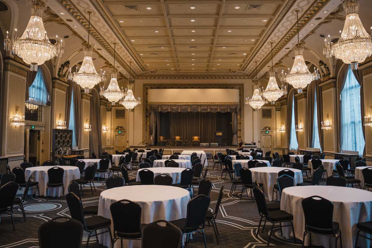 Street food e mercati di Ischia con cibo fresco e piatti tipici