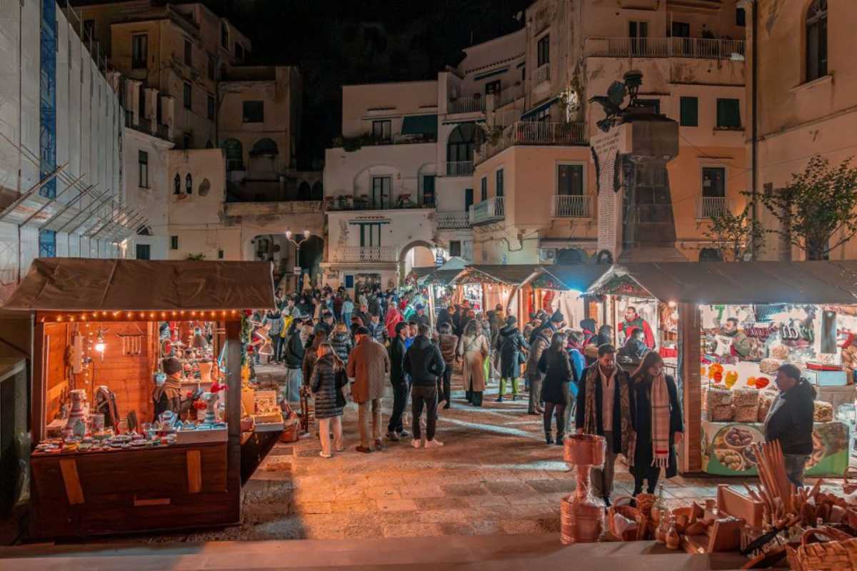 Mercatini di Natale in Costiera Amalfitana, mostra le bancarelle e l'atmosfera festiva