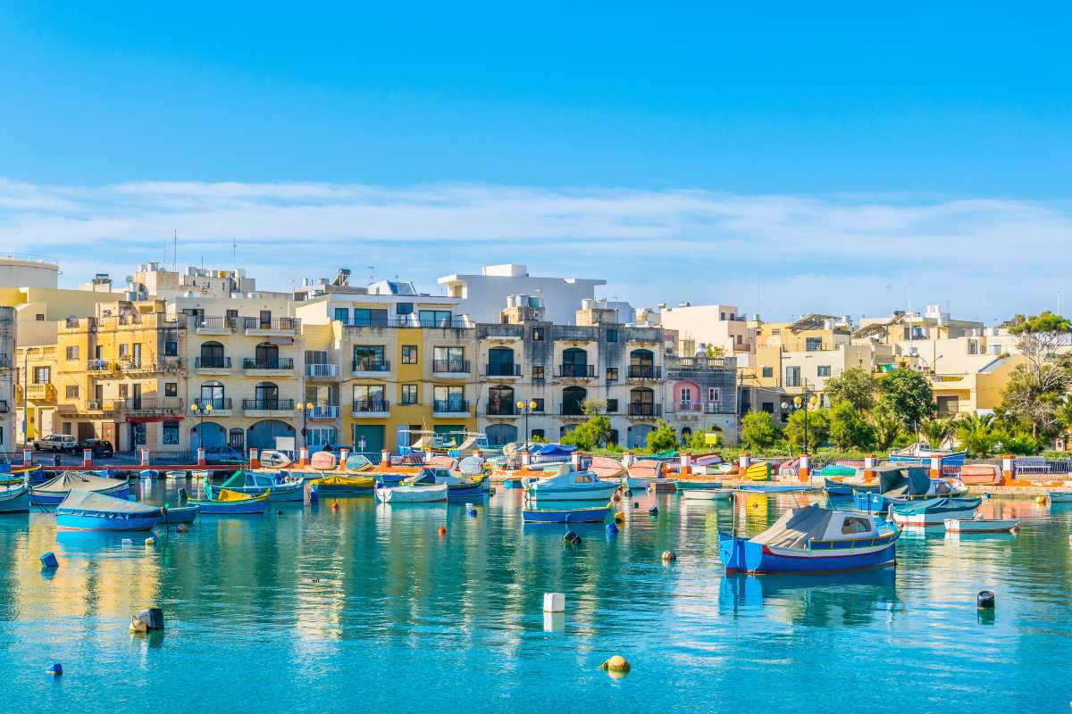 Panorama dell'isola di Ischia con il Castello Aragonese sullo sfondo